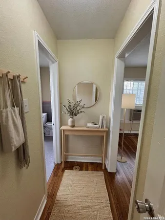 $999 | 355 Claremont Avenue, Unit F, San Antonio, TX 78209