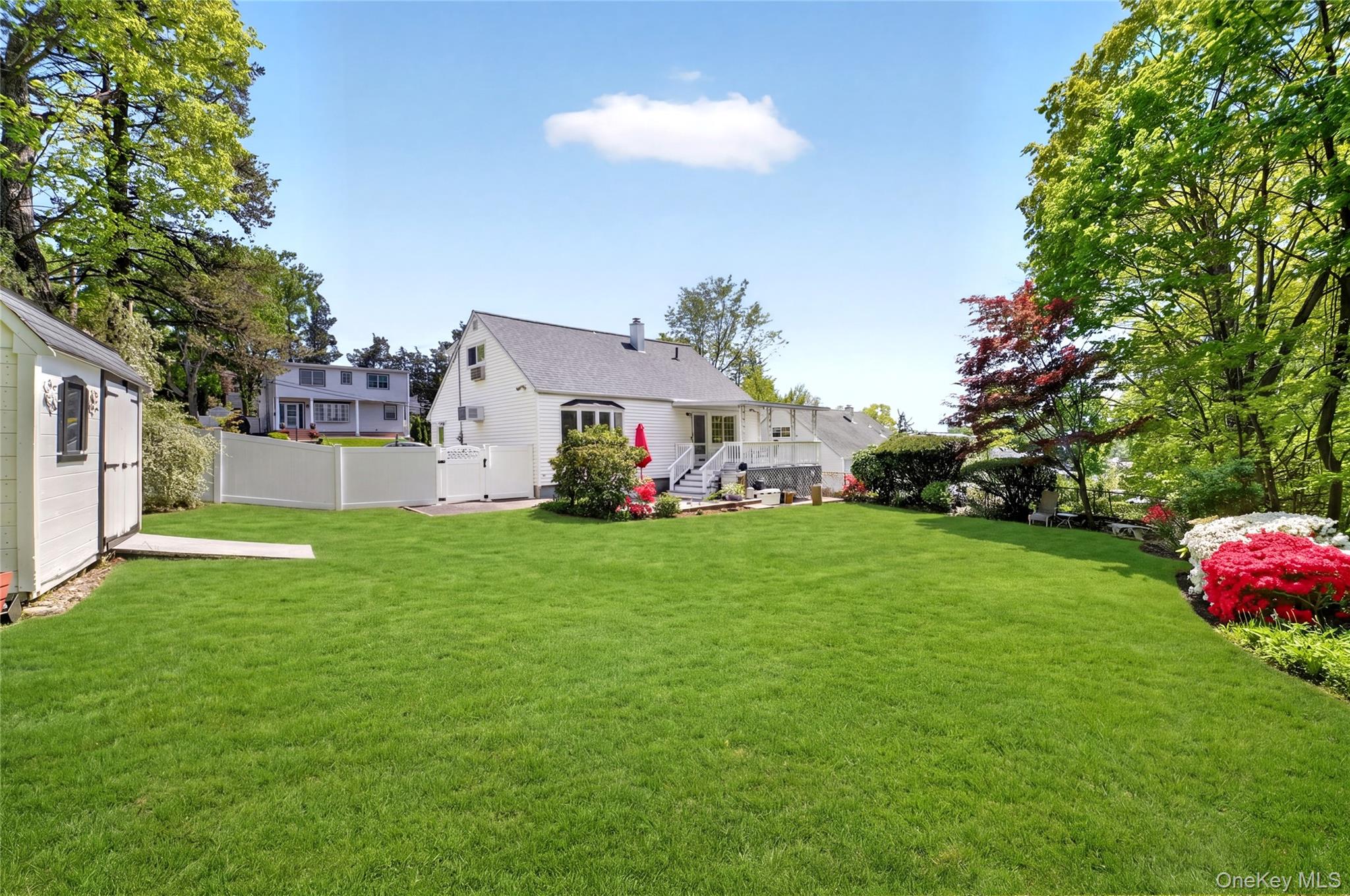 29 Newkirk Road Yonkers, NY 10710 - Photo 31 of 34 a front view of a house with garden