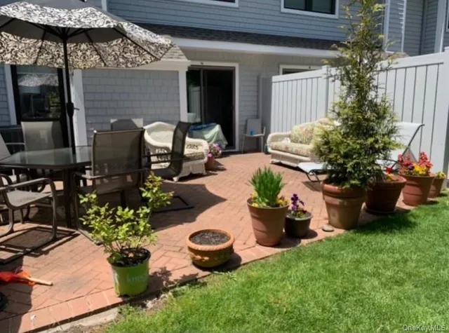 $3,200 | 50 Hubbard Lane, Unit 14, Southampton, NY 11968