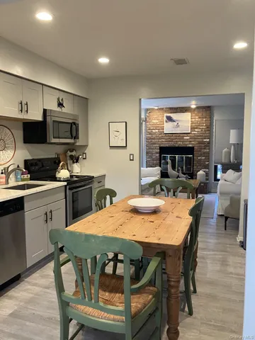 $3,200 | 50 Hubbard Lane, Unit 14, Southampton, NY 11968