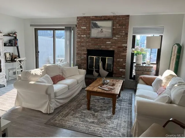 $3,200 | 50 Hubbard Lane, Unit 14, Southampton, NY 11968