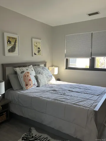 $3,200 | 50 Hubbard Lane, Unit 14, Southampton, NY 11968