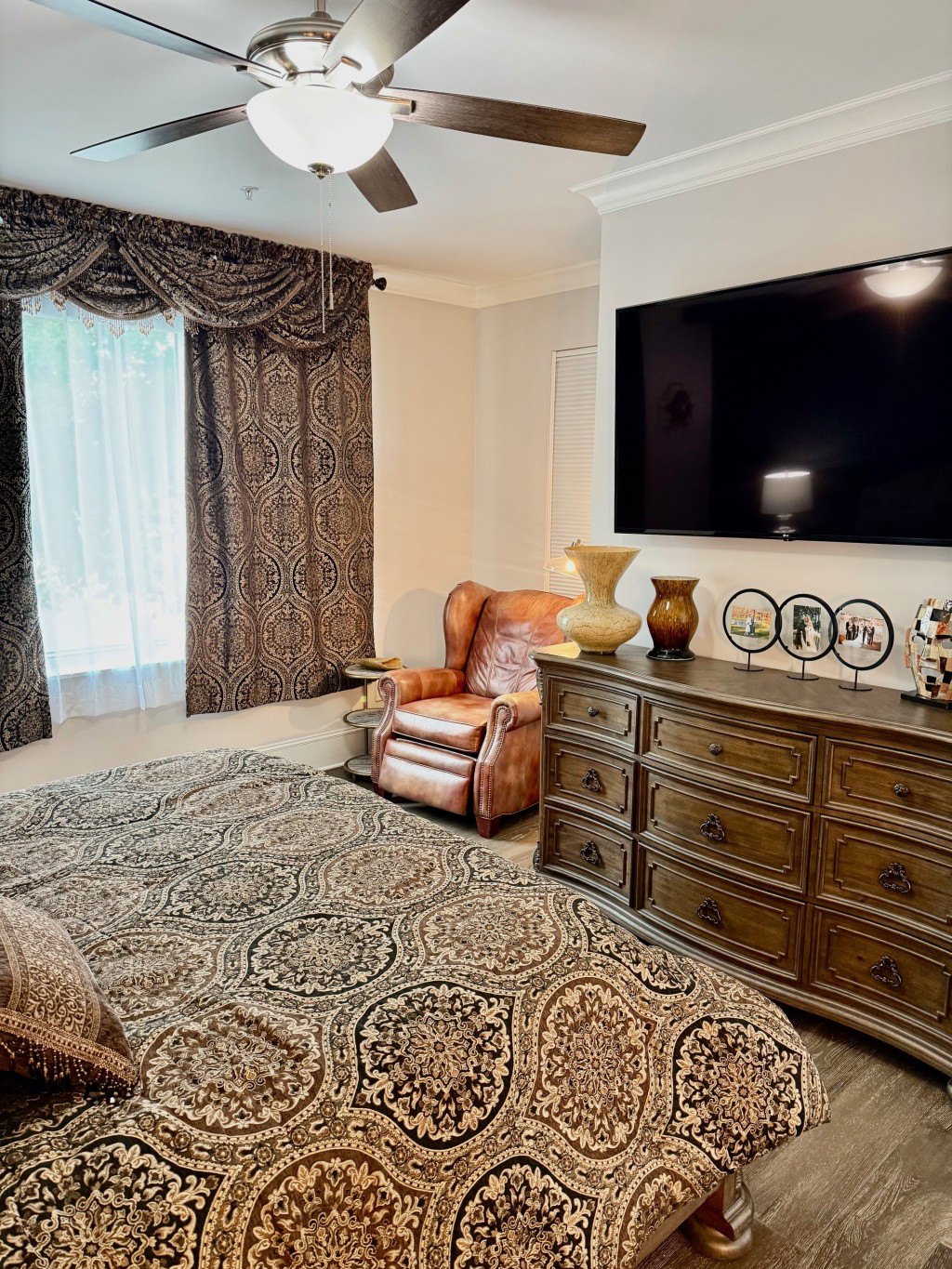 20 Rutledge Street, Unit 108 Nashville, TN 37210 - Photo 17 of 56 a bedroom with a bed and flat screen tv