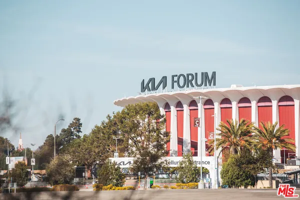 $2,396 | 201 North La Brea Avenue, Unit 314, Inglewood, CA 90301