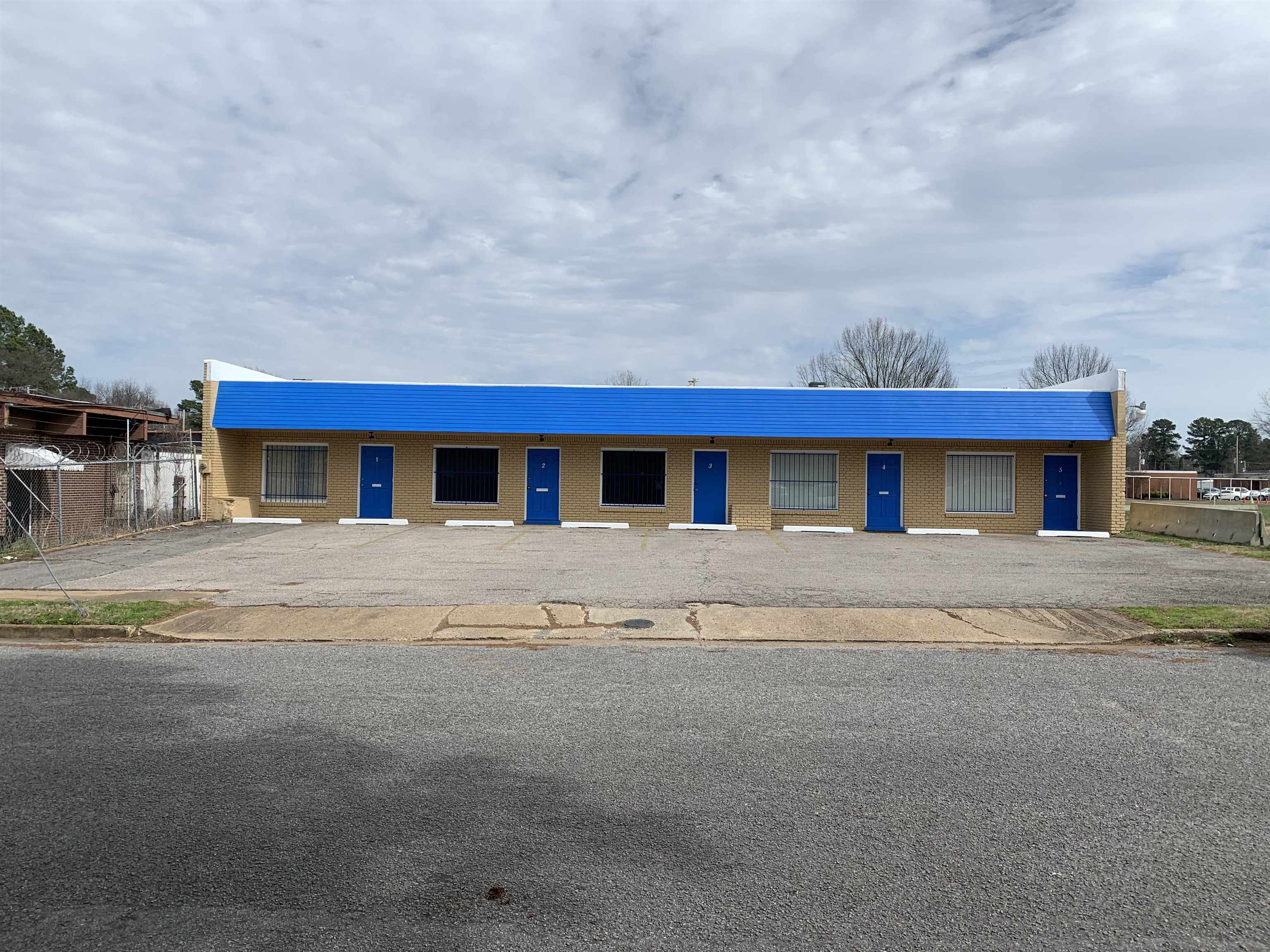 a front view of house with yard
