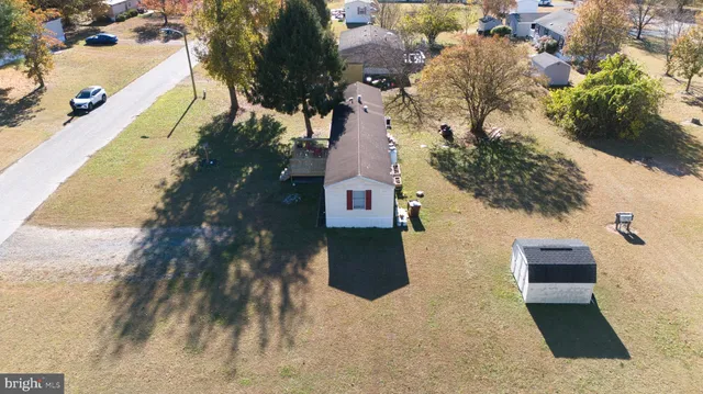 a view of a house with backyard and trees