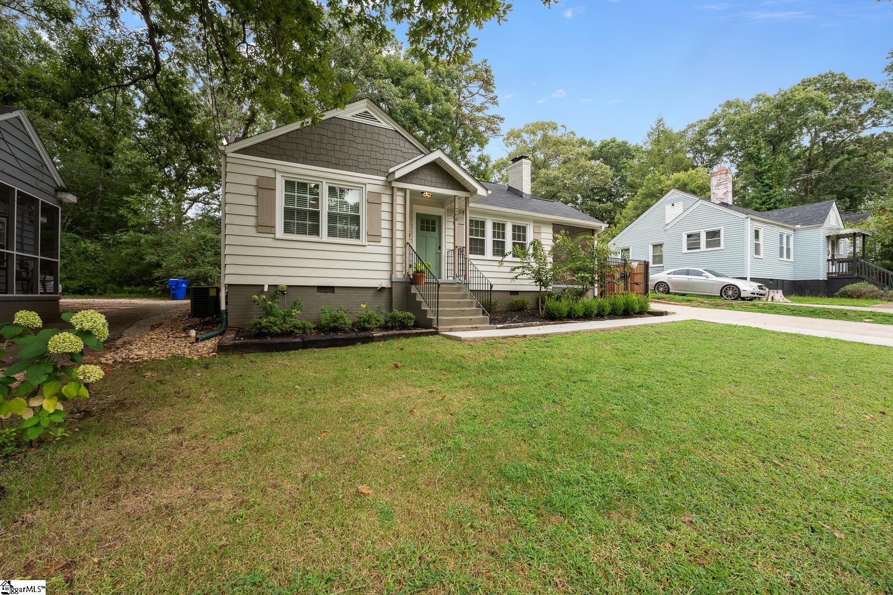208 Pleasant Ridge Avenue Greenville, SC 29605 - Photo 3 of 30 Gallery Image 3