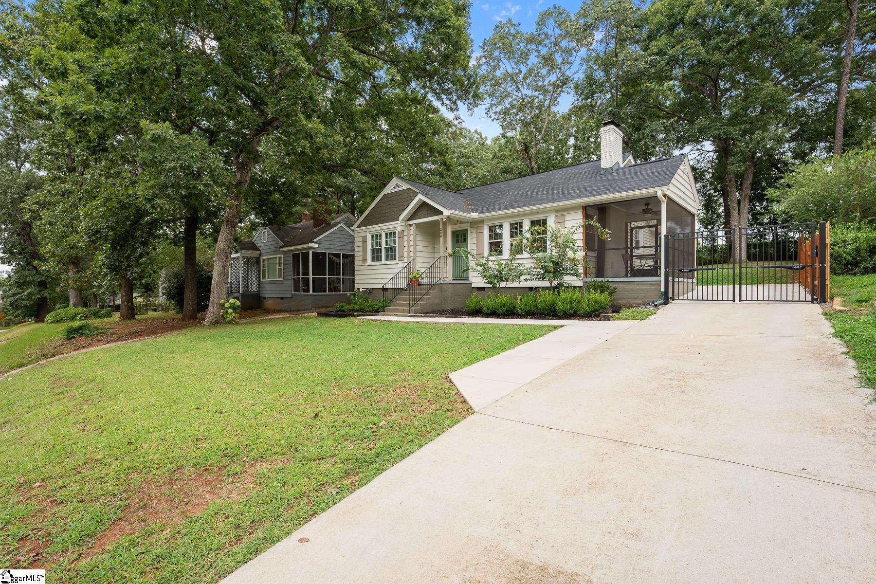208 Pleasant Ridge Avenue Greenville, SC 29605 - Photo 5 of 30 Gallery Image 5