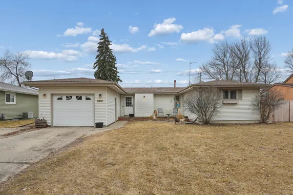 $260,000 | 2921 12th Street South, Fargo, ND 58103