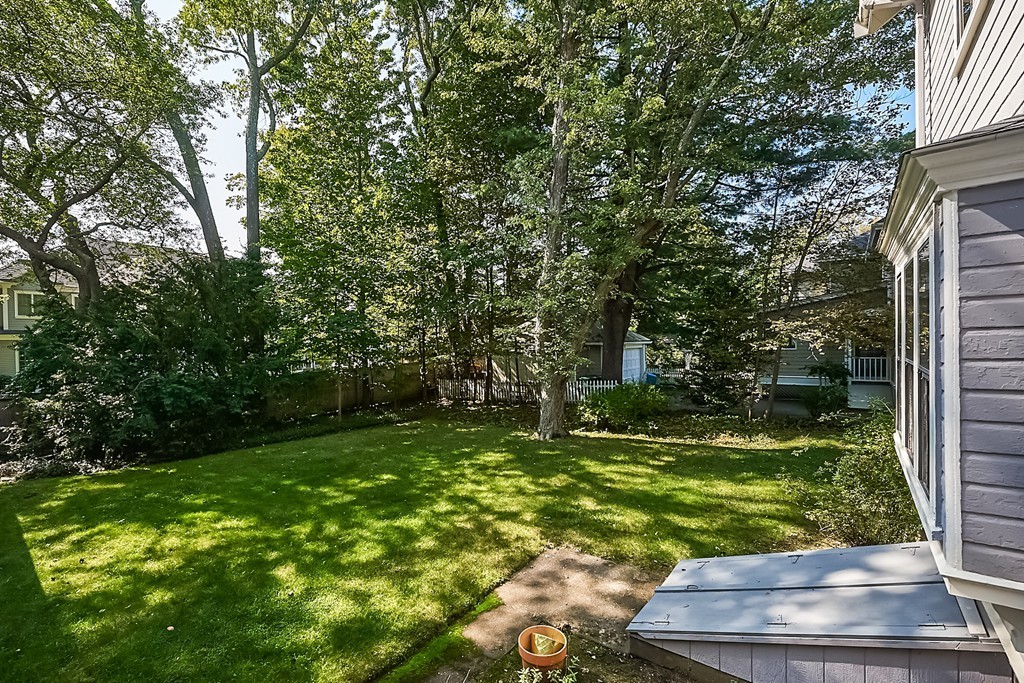 18 Vineyard Road Newton, MA 02459 - Photo 5 of 29