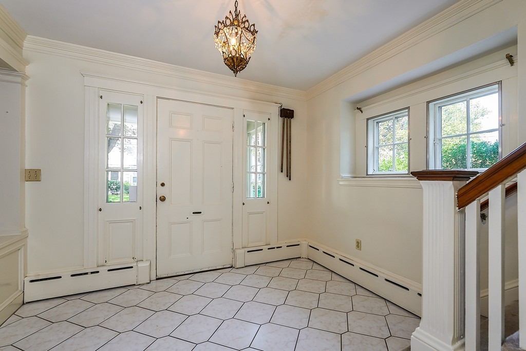 18 Vineyard Road Newton, MA 02459 - Photo 7 of 29