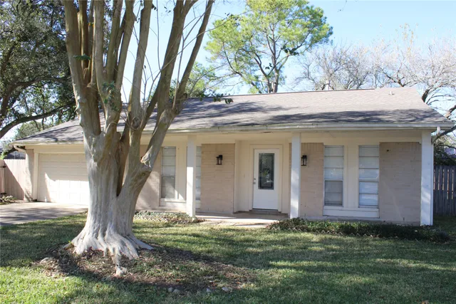 $2,200 | 819 Walbrook Drive, Houston, TX 77062