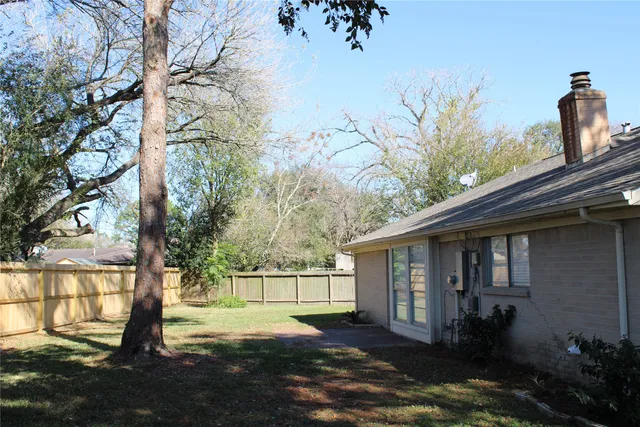 $2,200 | 819 Walbrook Drive, Houston, TX 77062