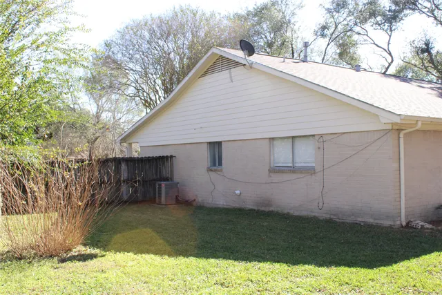 $2,200 | 819 Walbrook Drive, Houston, TX 77062