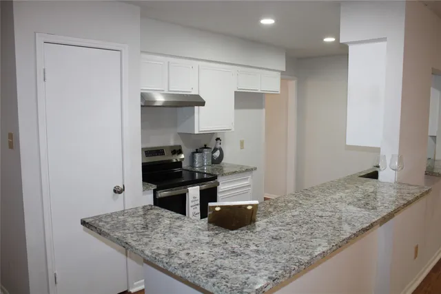 $2,200 | 819 Walbrook Drive, Houston, TX 77062