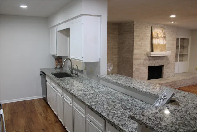 $2,200 | 819 Walbrook Drive, Houston, TX 77062