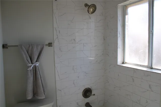 $2,200 | 819 Walbrook Drive, Houston, TX 77062