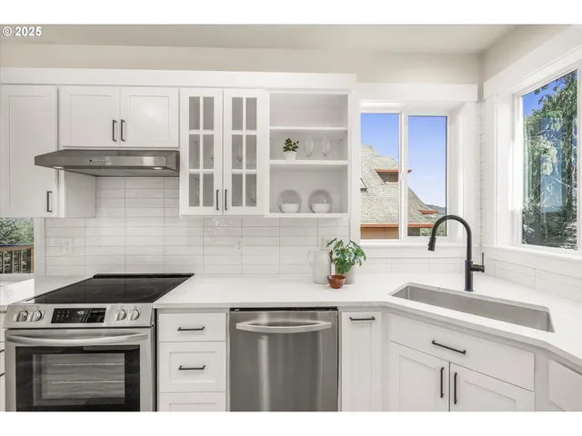 $799,950 | 7026 Southeast 156th Avenue, Portland, OR 97236