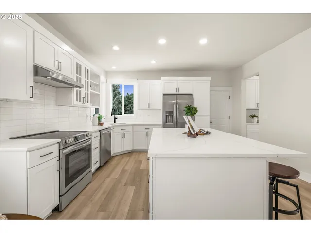 $799,950 | 7026 Southeast 156th Avenue, Portland, OR 97236