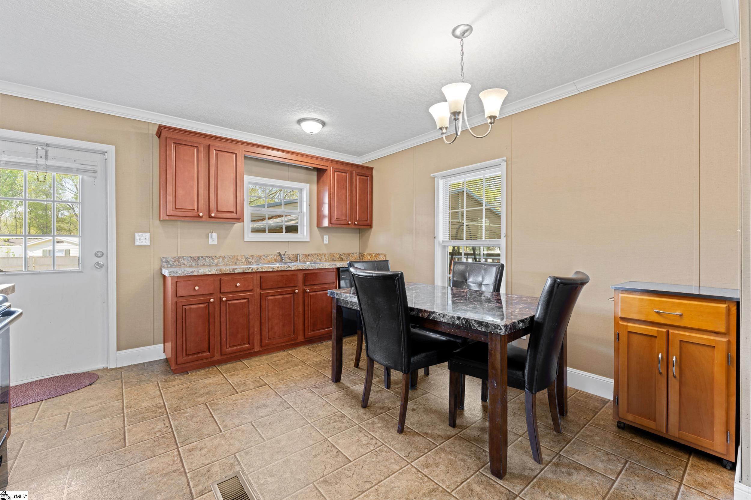 619 Carey Street Anderson, SC 29624 - Photo 7 of 21