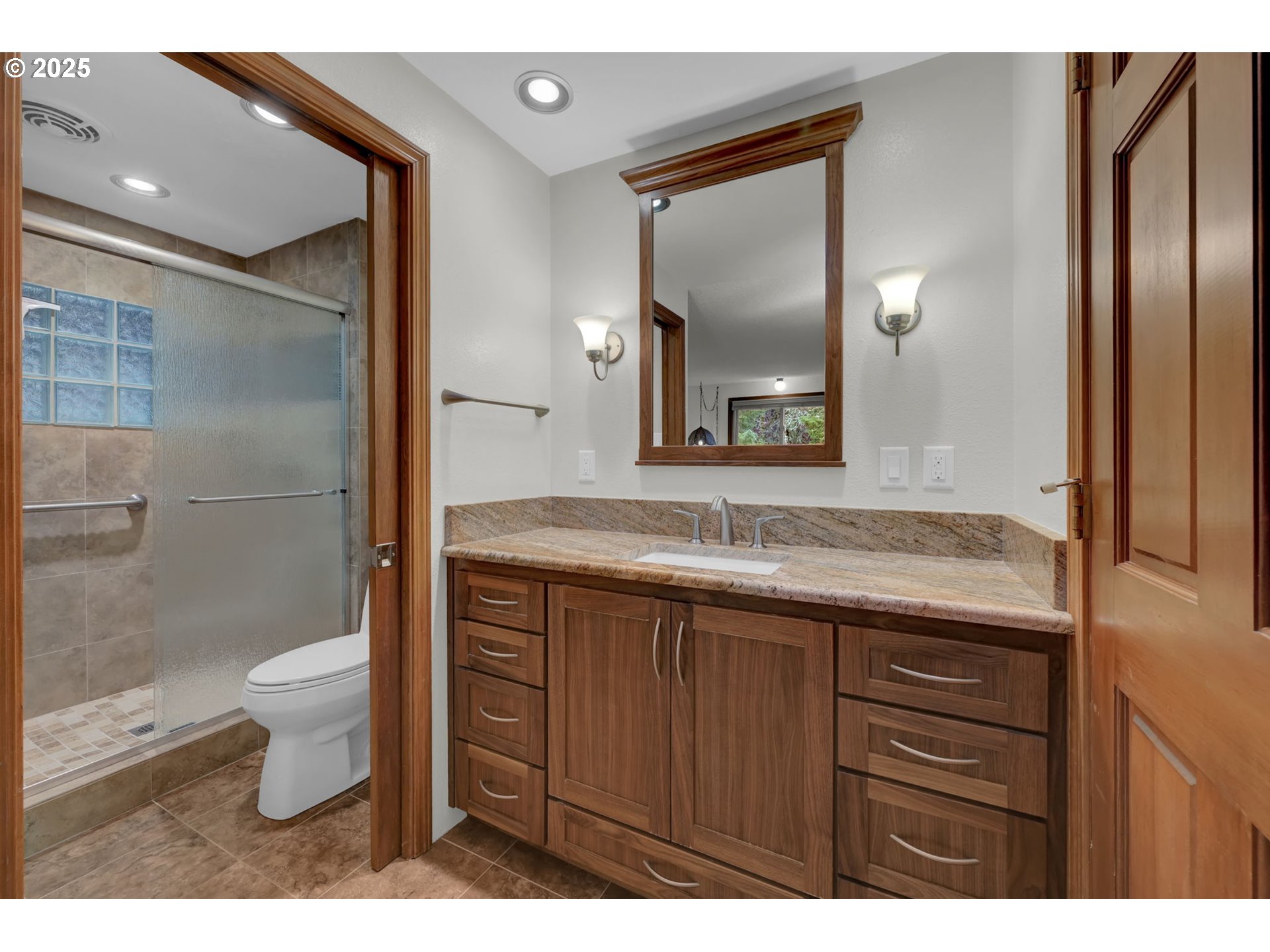 28198 Briggs Hill Road Eugene, OR 97405 - Photo 23 of 47 Bathroom