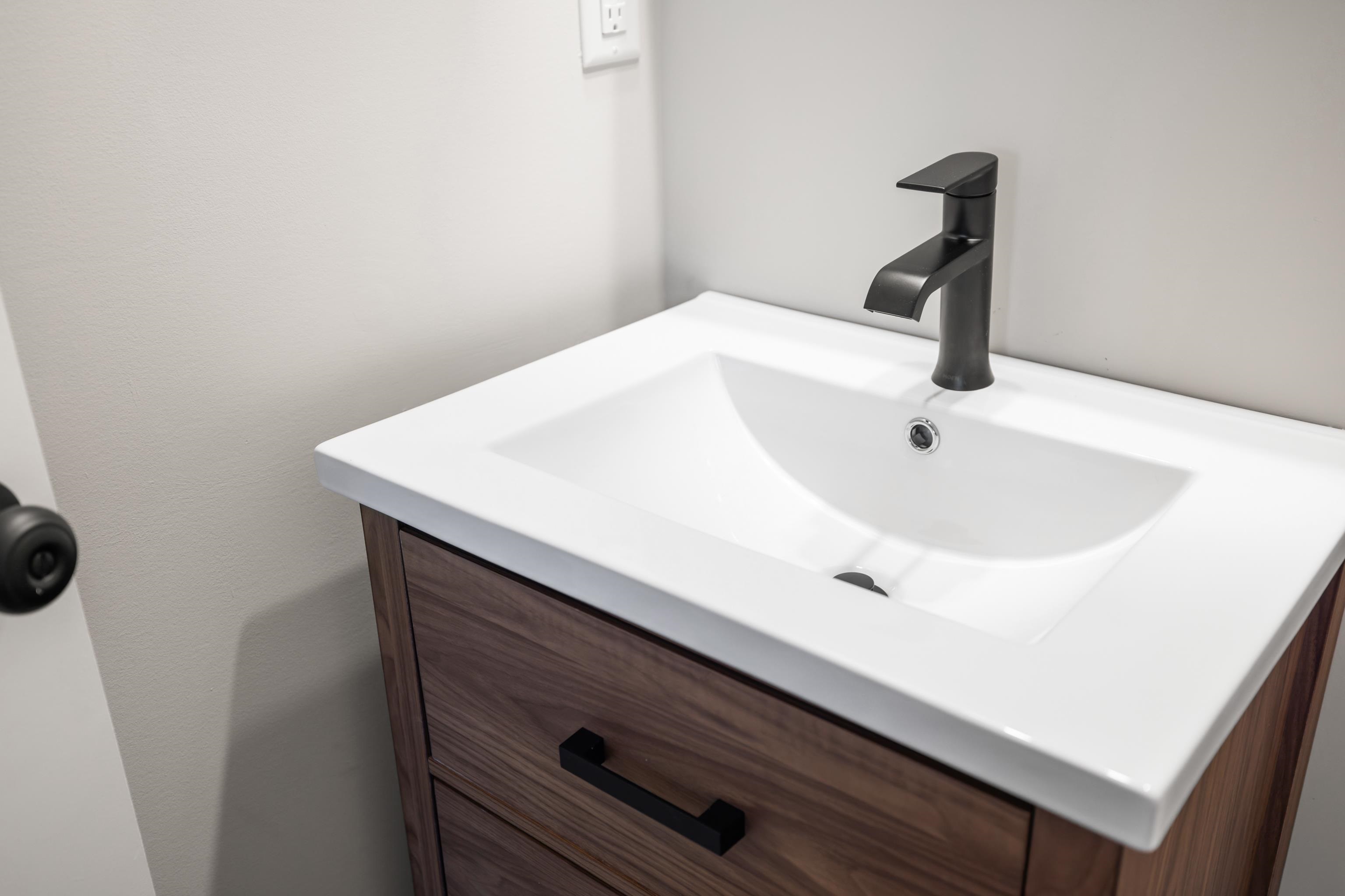 136 Chamberlain Drive Staunton, VA 24401 - Photo 40 of 74 a bathroom with a sink and vanity