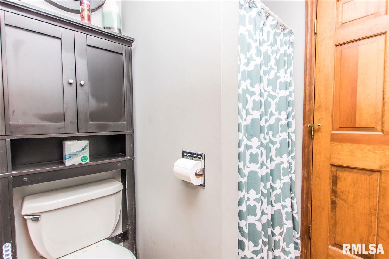 712 Springfield Road East Peoria, IL 61611 - Photo 17 of 36 Gallery Image 17