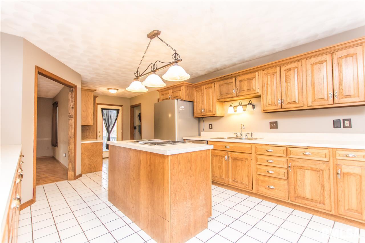 712 Springfield Road East Peoria, IL 61611 - Photo 8 of 36 Gallery Image 8