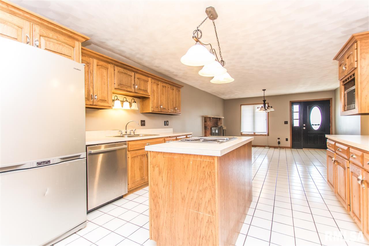 712 Springfield Road East Peoria, IL 61611 - Photo 9 of 36 Gallery Image 9