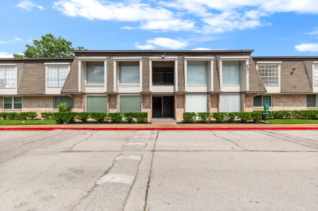 $215,000 | 12633 Memorial Drive, Unit 170, Houston, TX 77024