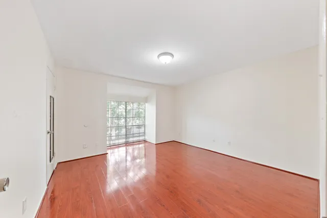 $215,000 | 12633 Memorial Drive, Unit 170, Houston, TX 77024