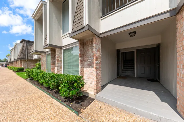 $215,000 | 12633 Memorial Drive, Unit 170, Houston, TX 77024