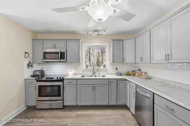 $429,900 | 104 Scotch Pine Court, Dingmans Ferry, PA 18328