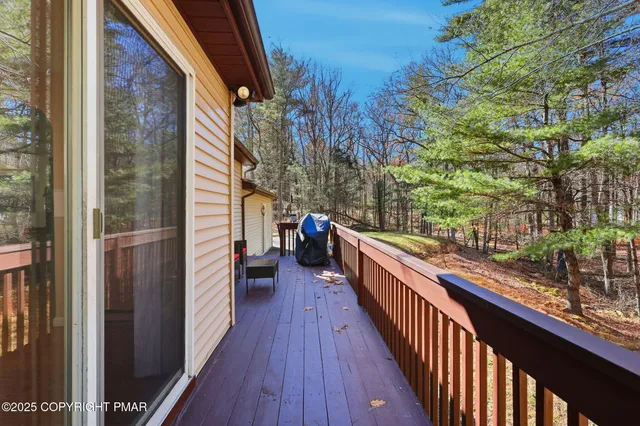 $429,900 | 104 Scotch Pine Court, Dingmans Ferry, PA 18328