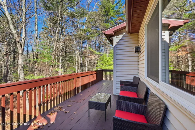 $429,900 | 104 Scotch Pine Court, Dingmans Ferry, PA 18328