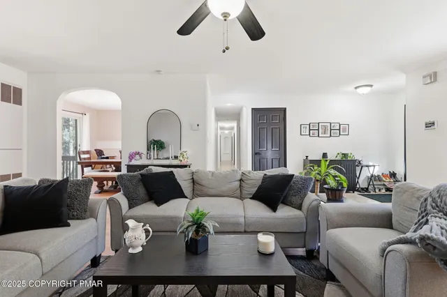 $429,900 | 104 Scotch Pine Court, Dingmans Ferry, PA 18328