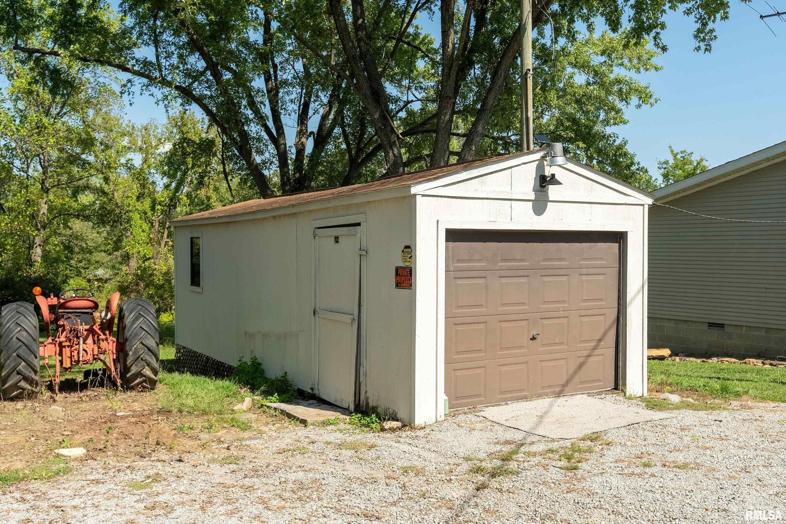 125 Beech Hollow Road Harrisburg, IL 62946 - Photo 10 of 33 a backyard of a house with garage