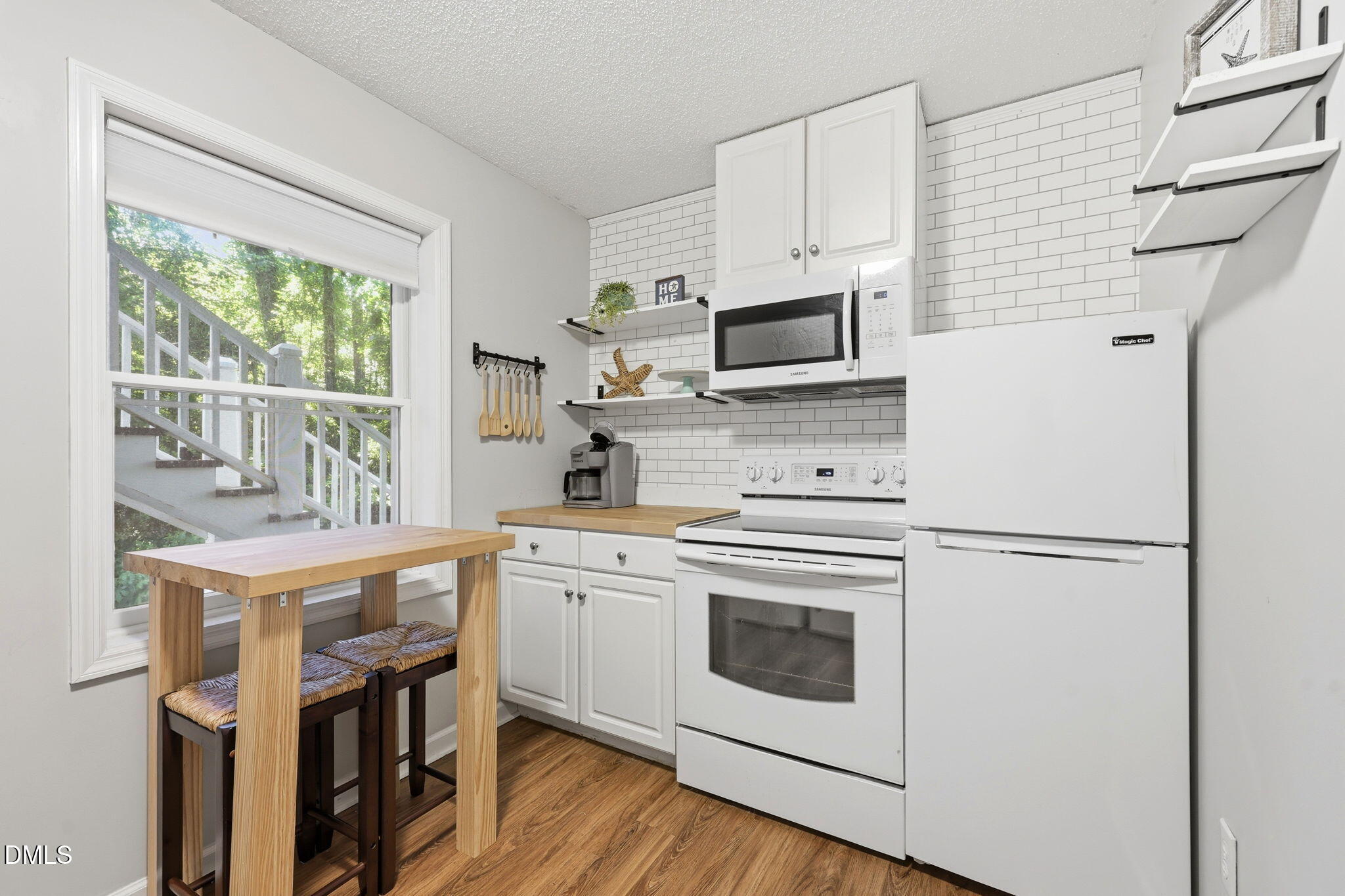 174 Windy Point Road Beaufort, NC 28516 - Photo 50 of 55 Fully stocked kitchen on the ground floor.