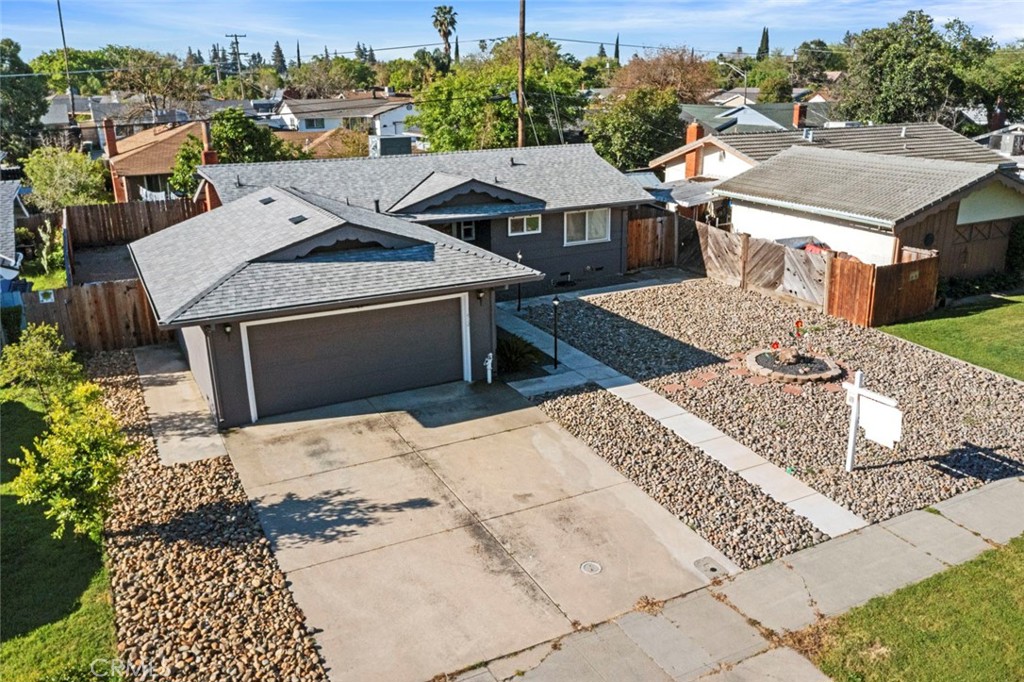 424 Morada Lane Stockton, CA 95210 - Photo 38 of 51 an aerial view of a house with a yard