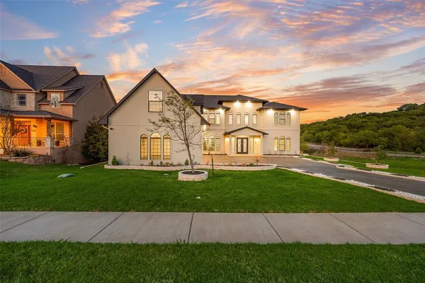 a view of a house with a yard