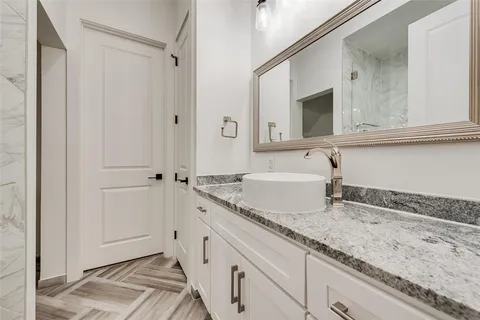 $1,050,000 | 464 Breezeway Court, Cedar Hill, TX 75104