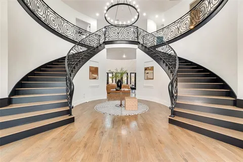 $1,050,000 | 464 Breezeway Court, Cedar Hill, TX 75104