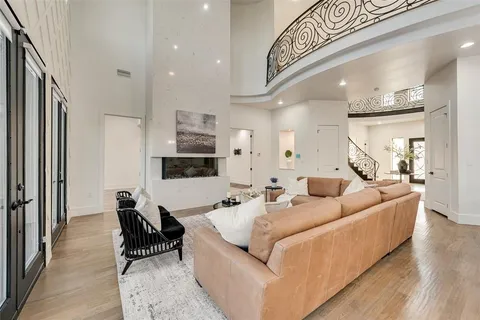$1,050,000 | 464 Breezeway Court, Cedar Hill, TX 75104