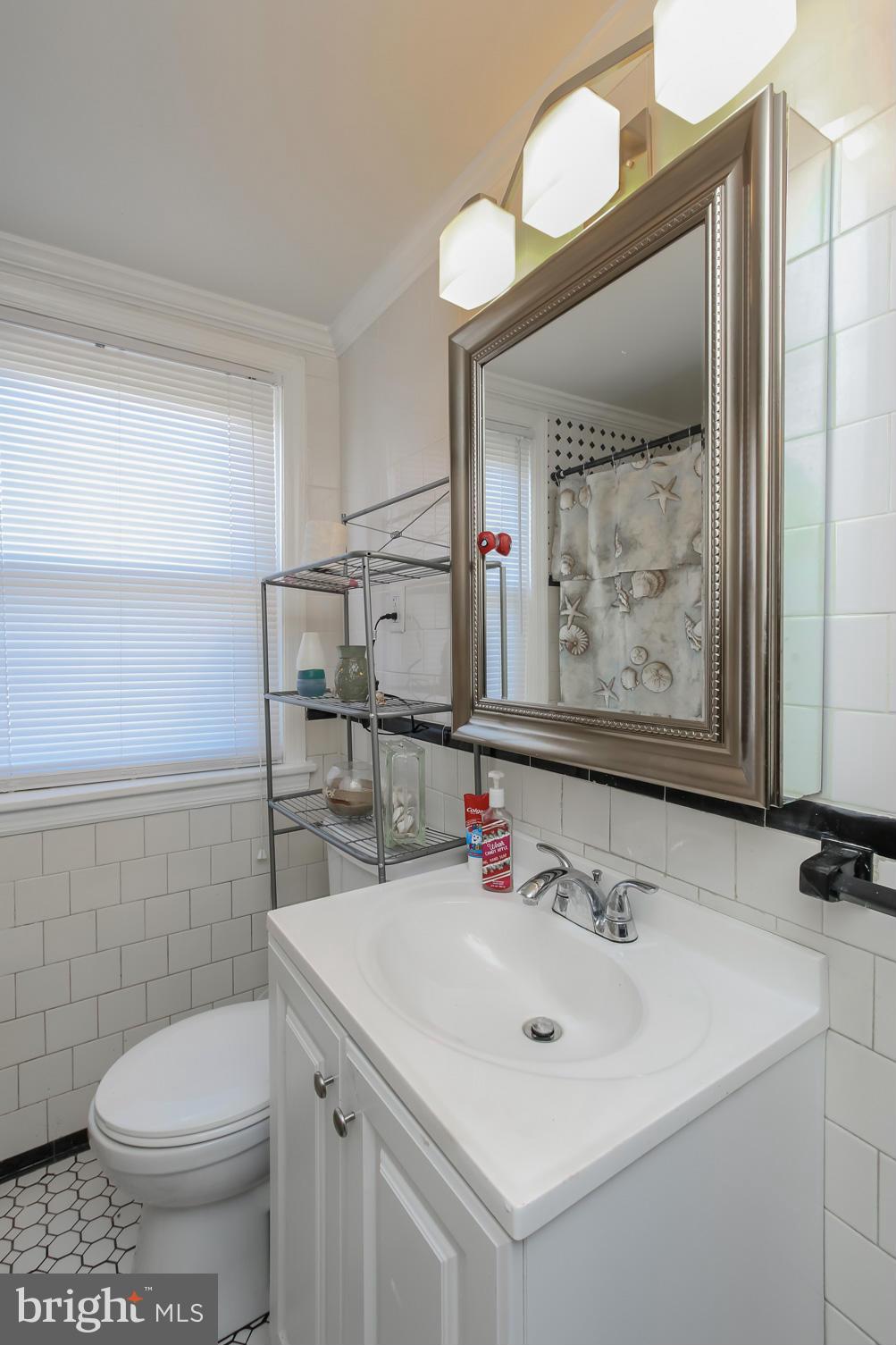 523 Old Riverside Road Baltimore, MD 21225 - Photo 3 of 23 Bath