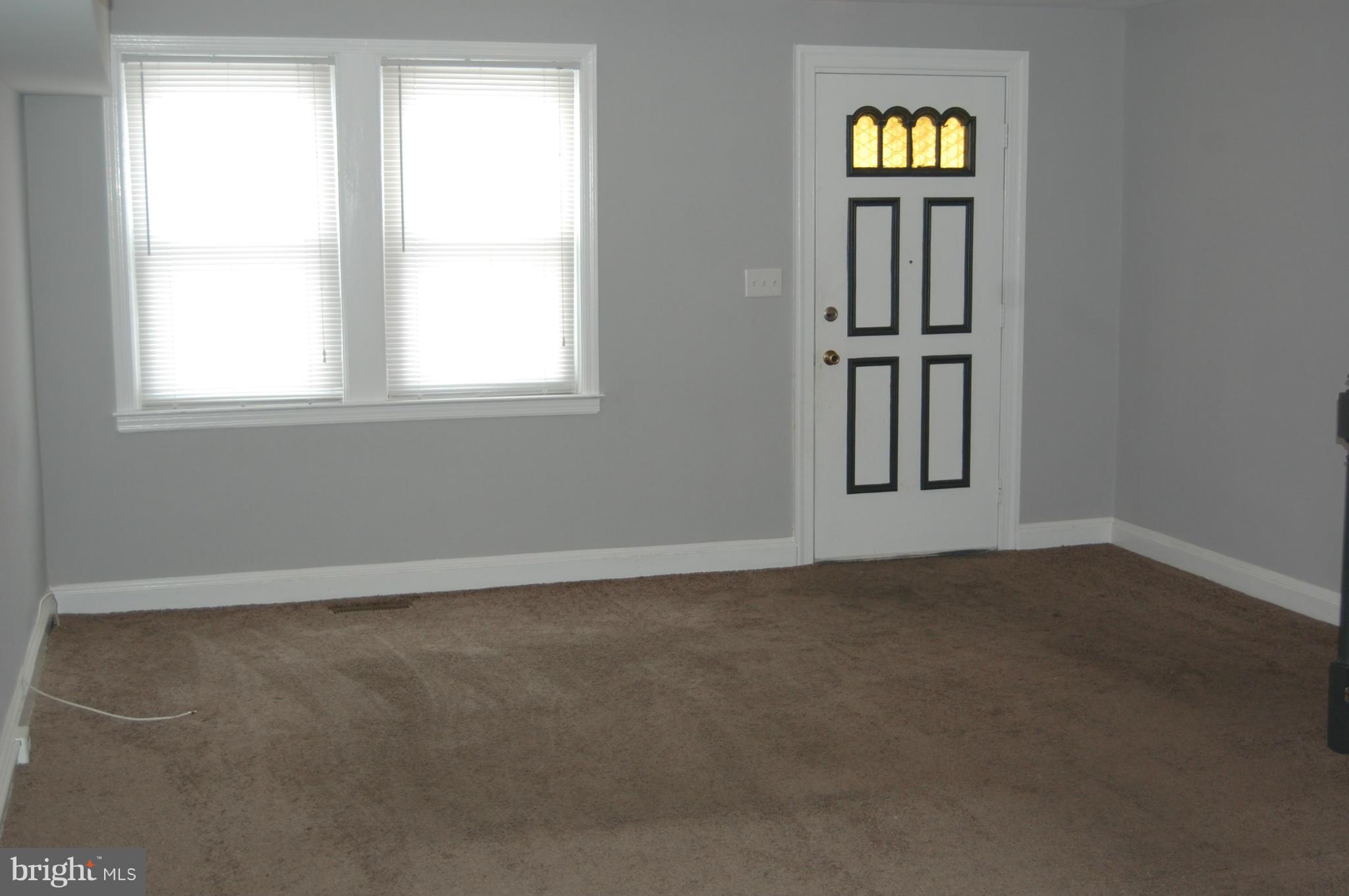 523 Old Riverside Road Baltimore, MD 21225 - Photo 6 of 23 Living Room