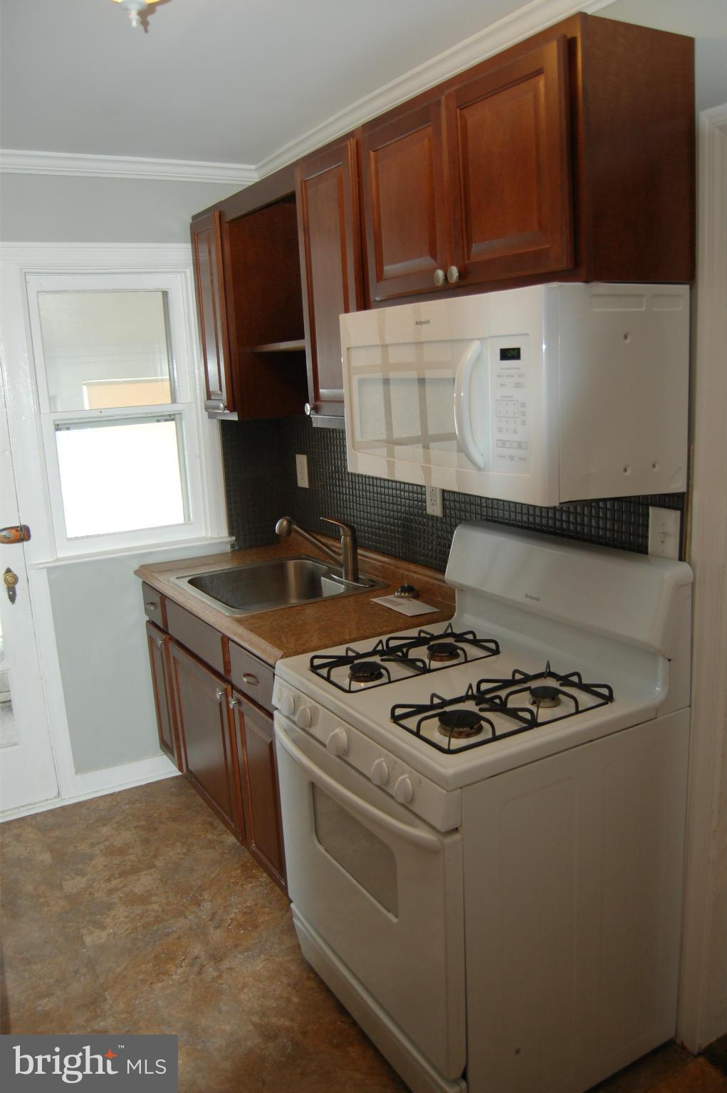 523 Old Riverside Road Baltimore, MD 21225 - Photo 9 of 23 Kitchen