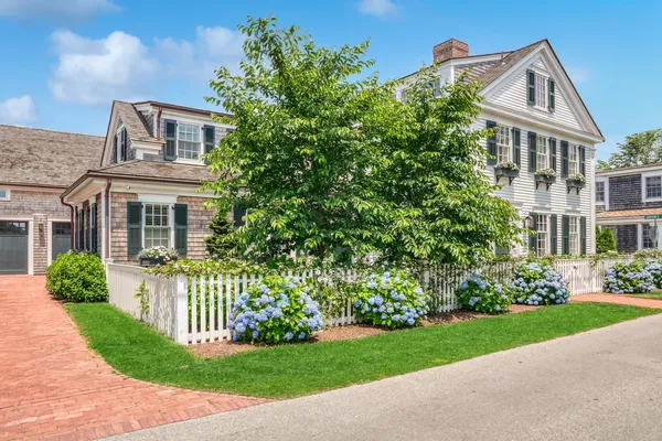 $21,500,000 | 56 North Summer Street, Edgartown, MA 02539