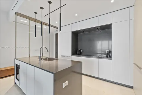 $6,330,000 | 300 Biscayne Blvd Way, Unit 3104, Miami, FL 33131