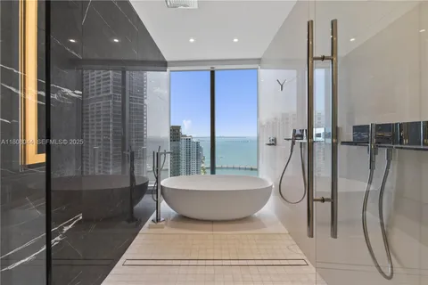$6,330,000 | 300 Biscayne Blvd Way, Unit 3104, Miami, FL 33131