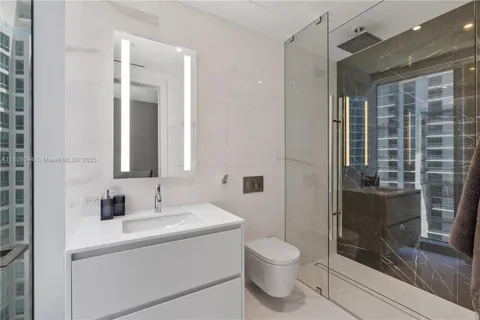 $6,330,000 | 300 Biscayne Blvd Way, Unit 3104, Miami, FL 33131